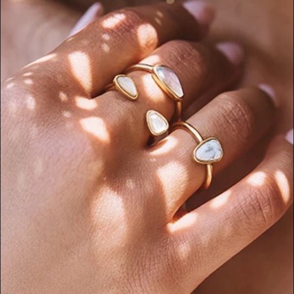 Kendra Scott Ring Set - Picture 10 of 14